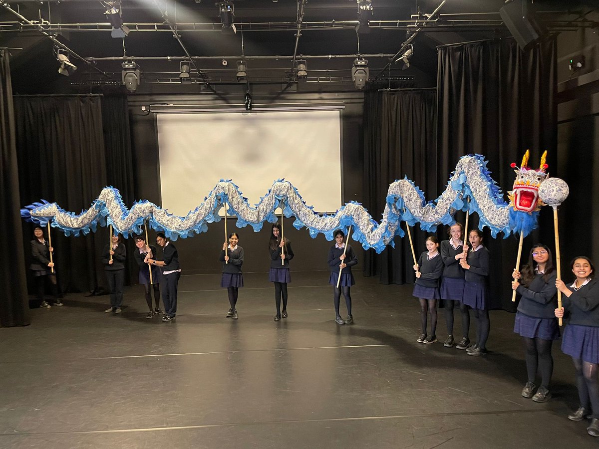 RMSLanguages's tweet image. Our Year 9 students preparing their their first Dragon dance during yesterday’s Mandarin lesson! @RMSforGirls