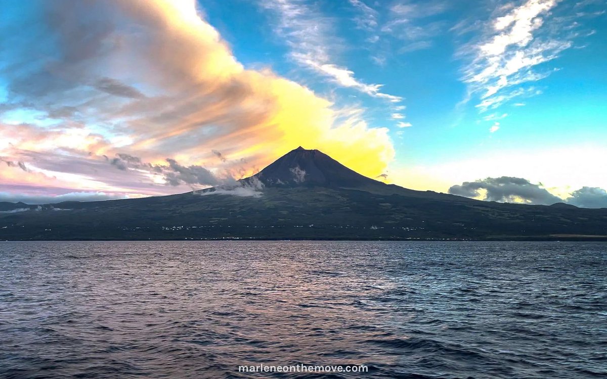 F5VMJ's tweet photo. Wonderous view of Pico Island this morning hi …Just 20Km across the sea. It has the highest mountain of Portugal at 2351m. Too wet to QRV. So will visit some more wet places on the island.
73 de CT8/CT1EFL/P
#AssiciacaoDeRadioamadoresDaLinhaDeCascais #hamradio #ARLC https://t.co/9tl3gRjRcg