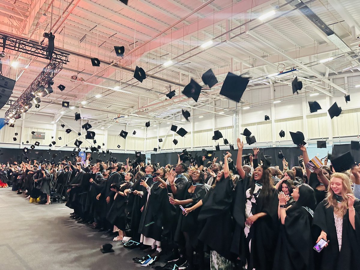 SBL_UEL's tweet photo. Hats off to our UG graduates, you did it!
Congratulations to you all, we can’t wait to see what you achieve next 🎓👏🏻👏🏼👏🏽👏🏾👏🏿
#RDSBLUG #UELGrad https://t.co/aCSdGK4Fwl