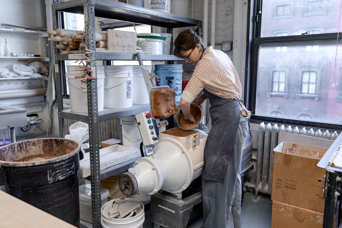 New York University (@nyuniversity) on Twitter photo At <a href="/nyusteinhardt/">NYU Steinhardt</a>'s ceramics studio, getting ready for the coming semester involves reviving a collaborative workspace. For Poppy Thomas (Steinhardt '25), that means:
🧽 Cleaning shelves and wheels
🔥 Firing glaze samples
♻️ Recycling used clay
🎨 Organizing glazes At <a href="/nyusteinhardt/">NYU Steinhardt</a>'s ceramics studio, getting ready for the coming semester involves reviving a collaborative workspace. For Poppy Thomas (Steinhardt '25), that means:
🧽 Cleaning shelves and wheels
🔥 Firing glaze samples
♻️ Recycling used clay
🎨 Organizing glazes