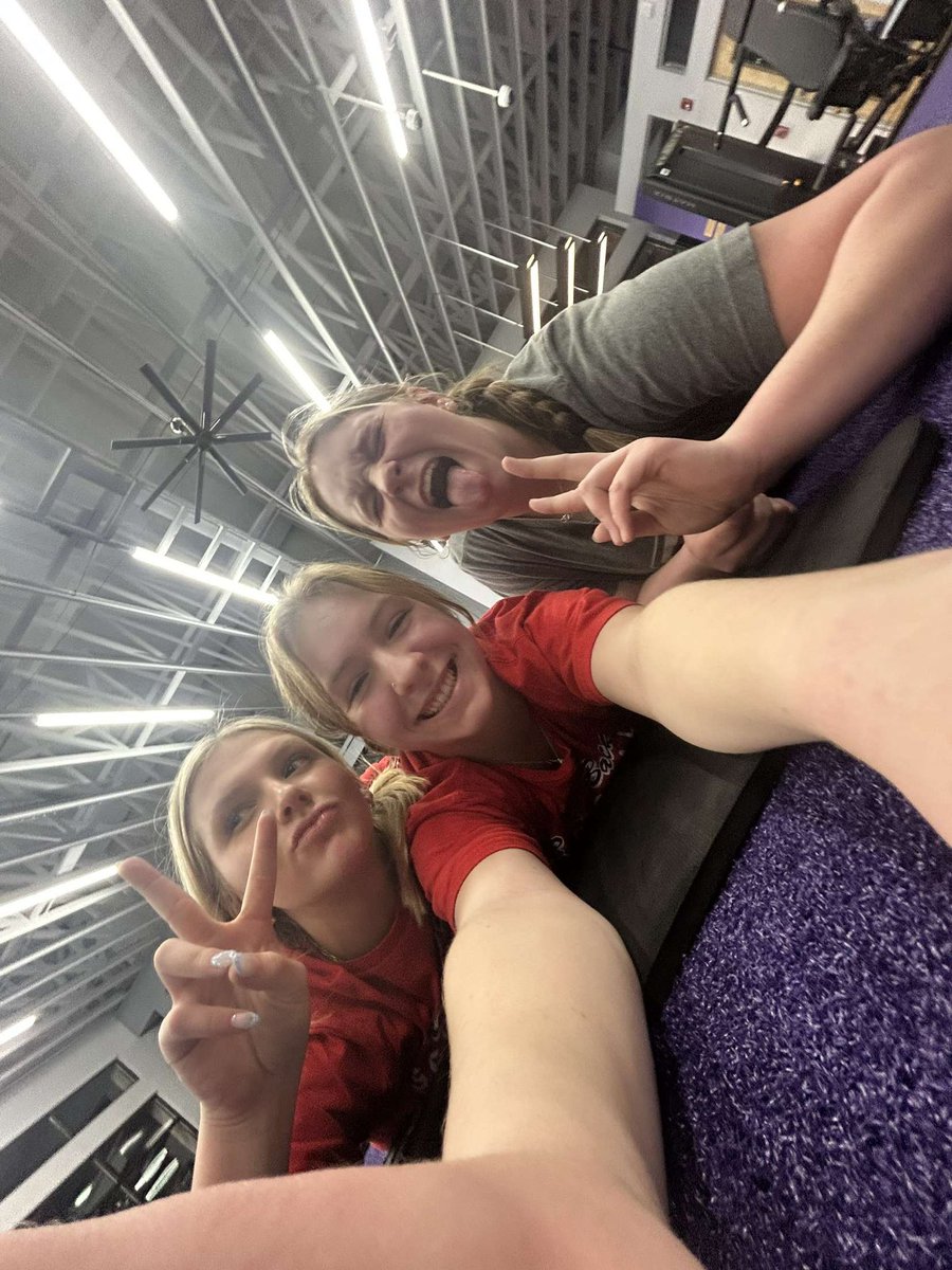 Ella Sproul tweet media