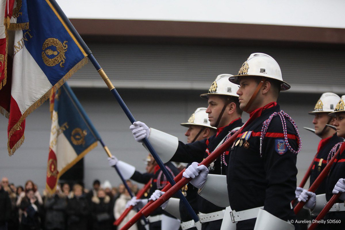C'est avec une profonde tristesse que nous avons rendu hommage à Clément Bally, sapeur-pompier professionnel au <a href="/Sdis_95/">Sapeurs-pompiers du Val-d'Oise 🚒</a> et volontaire au sein du <a href="/SDIS60/">Sapeurs-pompiers de l'Oise</a>.
Son engagement était exemplaire, mort en service, il a servi jusqu'au dernier moment.
La <a href="/SecCivileFrance/">Sécurité Civile</a> s'incline devant