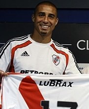 frabigol's tweet photo. Las dos compras más importantes en la historia del fútbol Argentino son de River.

Que algunos se sigan conformando con extranjeros que vienen a jubilarse. https://t.co/nqGx1fMxWh