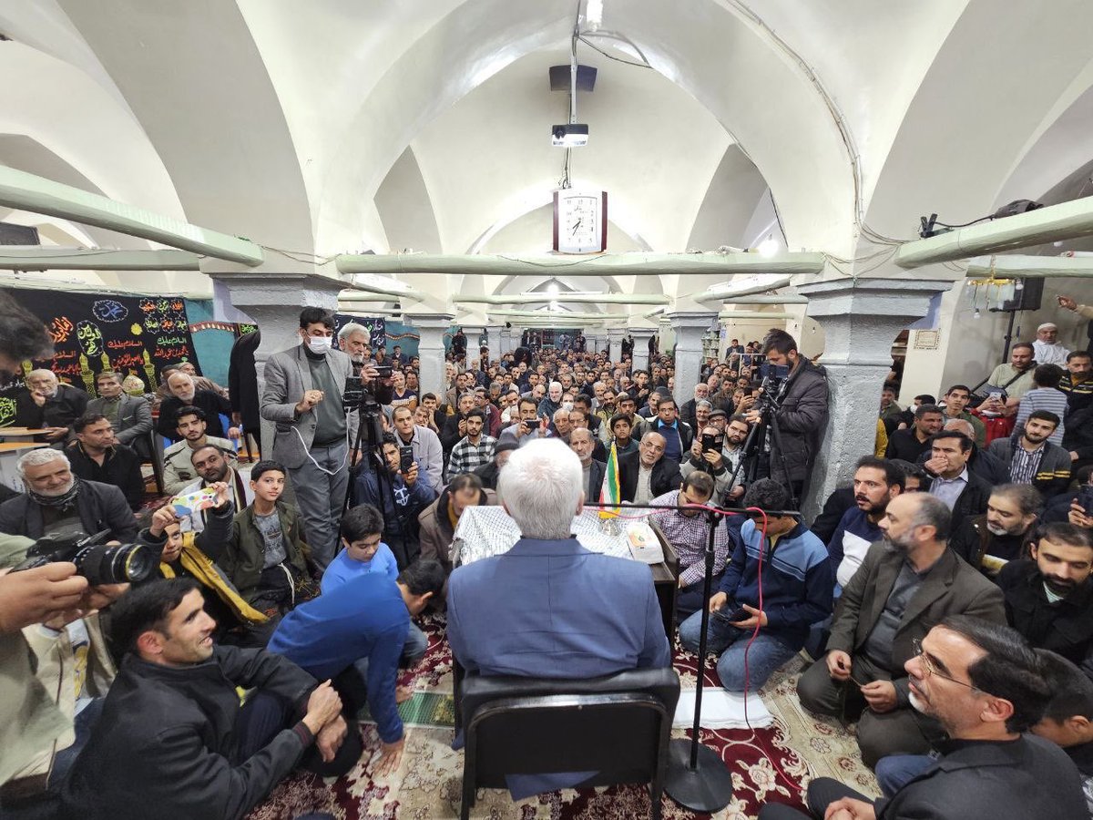 zahrahp_1's tweet image. آقای جلیلی من راضی نیستم مالیاتی که میدم خرج سفرهای استانی شما بشه.
شما چکارهی این مملکتی که هی از این شهر به اون شهر میری؟