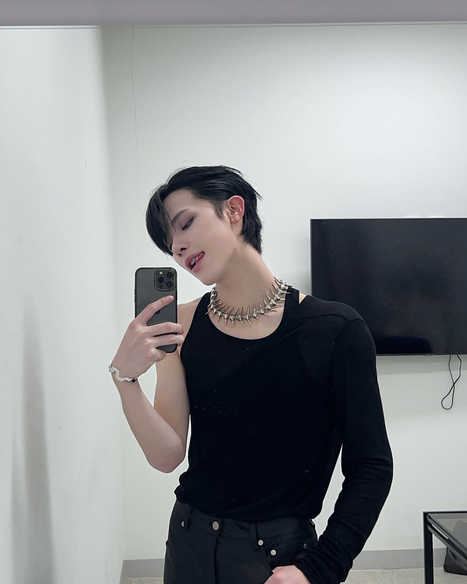 tearsonmalips's tweet photo. 🐈‍⬛✡️ https://t.co/rpn9ZVLJzU