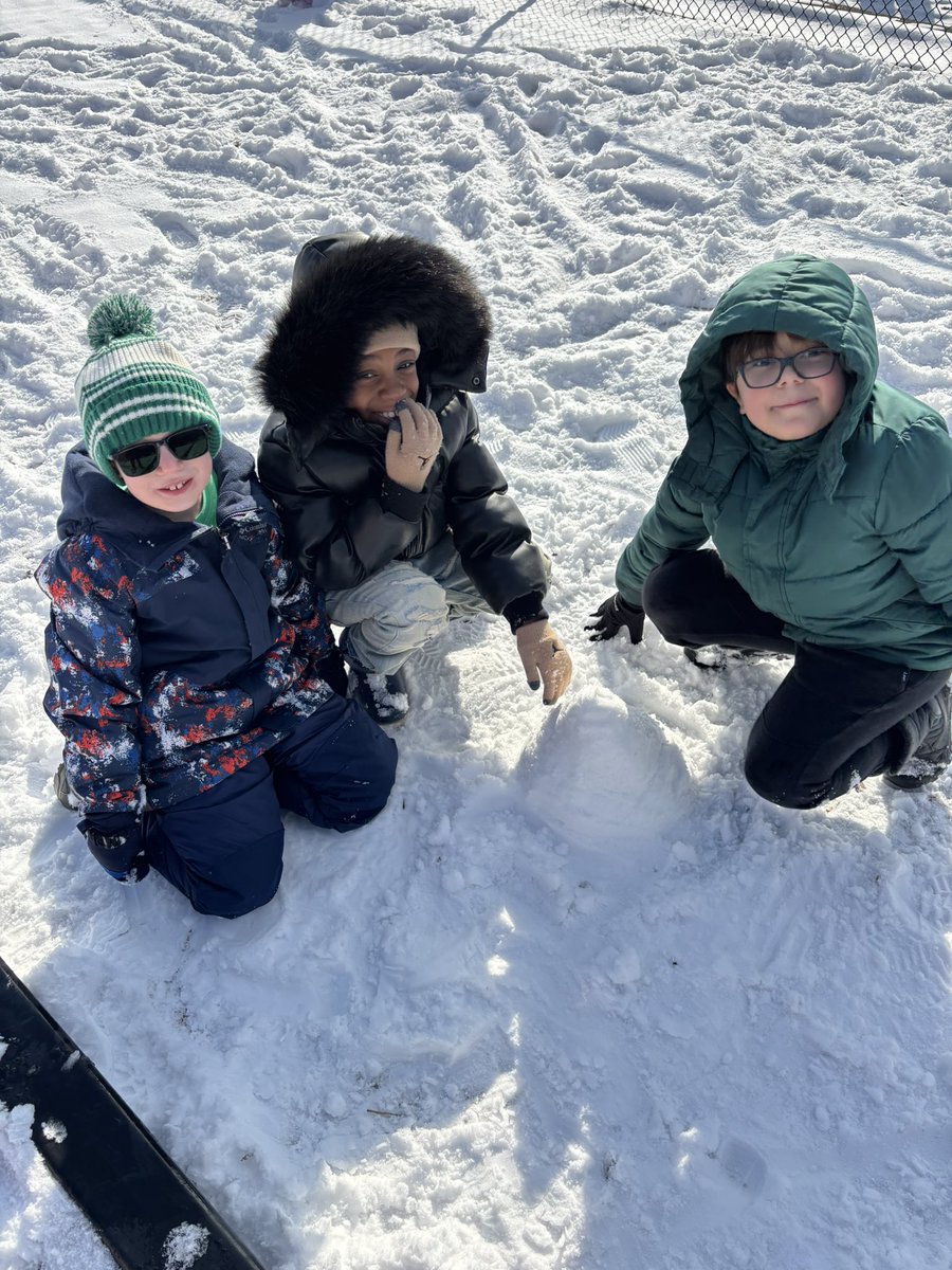 Finally got to get outside for recess! #d61learns  ⛄️