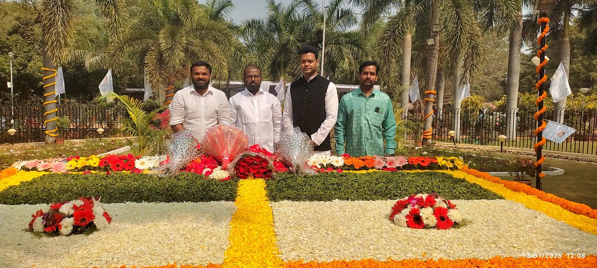 gyara_murali's tweet photo. Remembering Legendary Leader, Former CM Of United Andhrapradesh, Former Union Minister &amp; Former Governor Late Shri Dr. @DrMChannaReddy Garu 💐 On His Birth Anniversary Along With His #MCR Garu Grandson @MarriPuruReddy Anna Garu, 

#Marri_Channa_Reddy_Garu
#Birth_Anniversary https://t.co/W5DMwopF3g