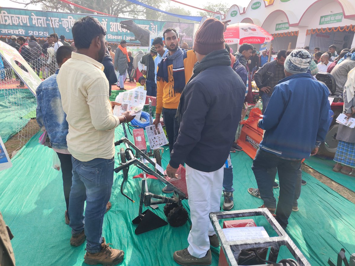 stepupify's tweet photo. मंदार महोत्सव 2025 में कृषि प्रदर्शनी का दूसरा दिन 15.01.2025 और मेला में आए किसान मित्र #stepupify स्टेपअपिफाई के इन बैटरी से चलने वाले कृषि यंत्रों को देख प्रफुल्लित l

Web: https://t.co/JRgomZKY4G

@SabagrisOffice  @SELCOFoundation  @startup_bihar https://t.co/5eTrYIcxfY