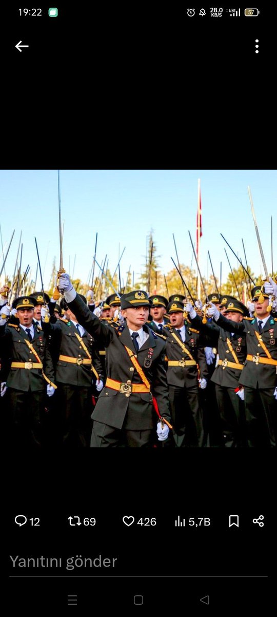 Mustafa Kemal'in teğmenleri, sizinle gurur duyanlardanım.