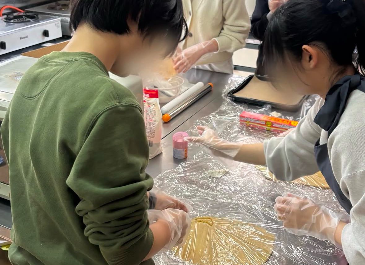 3Dプリンターを使って自分だけのクッキー型でクッキーを作ろう！2日目

3Dプリンターで作った型を使ってクッキーを焼きました教な皆さんの個性あふれるこだわりのクッキー、とっても美味しく可愛く焼けました！
2日間ありがとうございました！