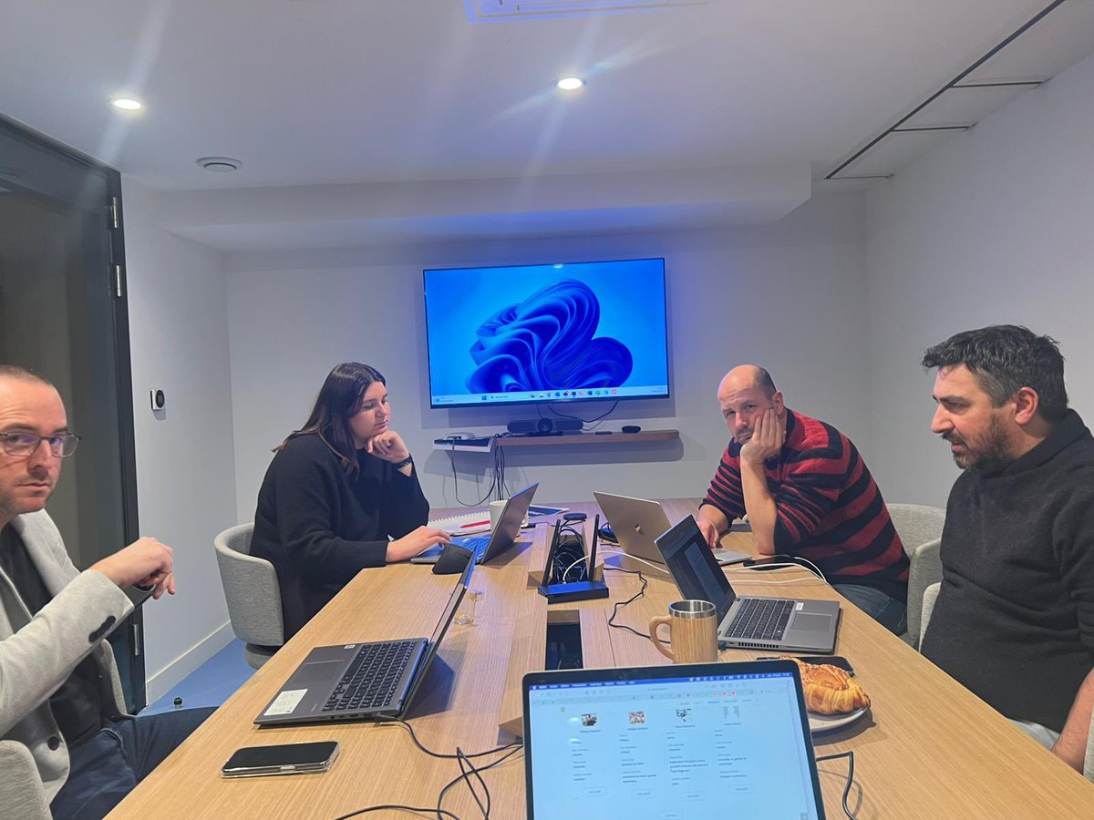 AJPHandball's tweet image. 🔛 Grosse journée 

1️⃣ Ce matin également réunis au siège de la @LNHofficiel avec les partenaires sociaux pour une commission paritaire.

2️⃣ Cet après midi au siège de l’@USIvryHB nous avons participé à une réunion du conseil stratégique du handball professionnel 

#Représenter