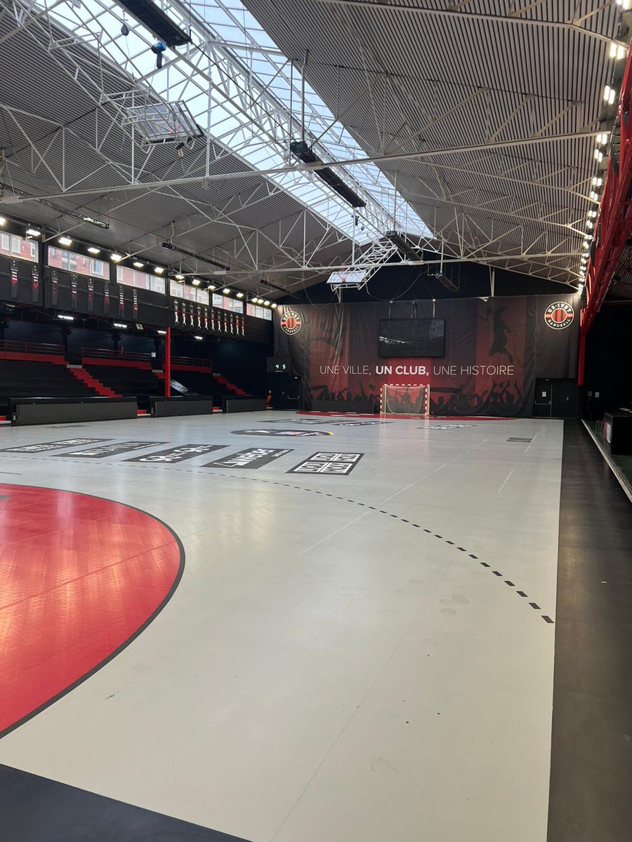 AJPHandball's tweet image. 🔛 Grosse journée 

1️⃣ Ce matin également réunis au siège de la @LNHofficiel avec les partenaires sociaux pour une commission paritaire.

2️⃣ Cet après midi au siège de l’@USIvryHB nous avons participé à une réunion du conseil stratégique du handball professionnel 

#Représenter