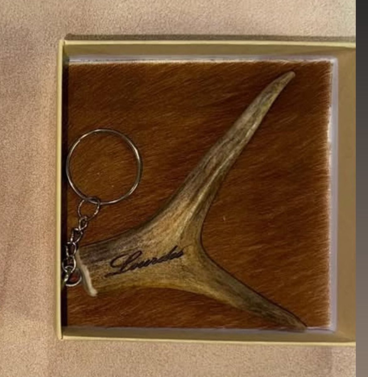 ksavkyle's tweet photo. Engraved roe buck antler keychain from the brand Lourdes

This is your next step from wearing a camo trucker https://t.co/yToAwGUnmo
