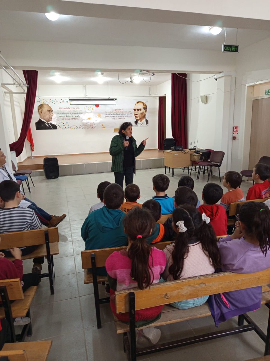 KargicakO's tweet photo. Dönem Sonu Faaliyet Haftası Etkinliklerinde okulumuzda Emekli Öğretmen Emine Akçivi'yi ağırladık. Değerli öğretmenimize "Deneyim Paylaşım" Etkinliğimize katkılarından dolayı teşekkür ederiz.
#MEBFestival 
@Yusuf__Tekin 
@fazilet_durmus 
@MersinMEM 
@kltiinerolu 
@SilifkeArGe https://t.co/ayqmXlJ3bZ