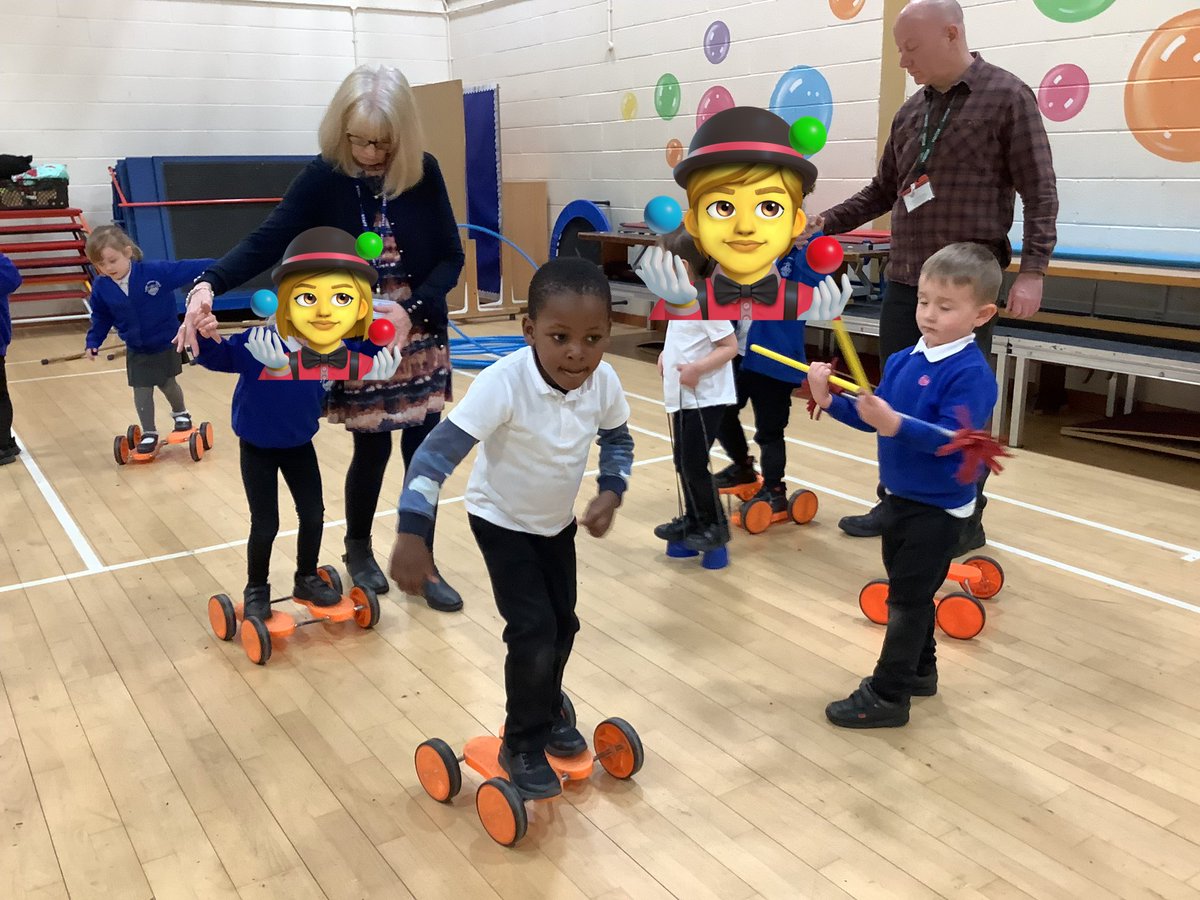 lowerhalstowsch's tweet photo. Acorn Class loved learning new skills today, from juggling to plate spinning, they gave everything a go. Thank you to the Friends of Lower Halstow for this treat! #Perseverance #trysomethingnew https://t.co/aYqwe37tXb