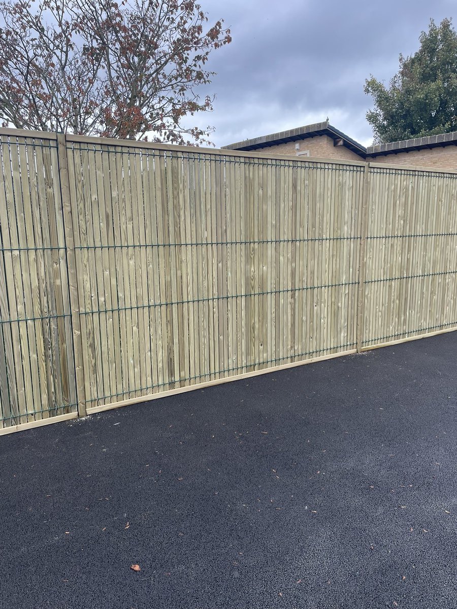 MJW FENCING (@mjwfencingltd) on Twitter photo EuroGuard Combi welded mesh panels from <a href="/jacksonsfencing/">Jacksons Fencing</a> get the best of both with the strength of steel and the privacy of timber. #mjwfencing #fencing #gates #steel #timber #bucks EuroGuard Combi welded mesh panels from <a href="/jacksonsfencing/">Jacksons Fencing</a> get the best of both with the strength of steel and the privacy of timber. #mjwfencing #fencing #gates #steel #timber #bucks