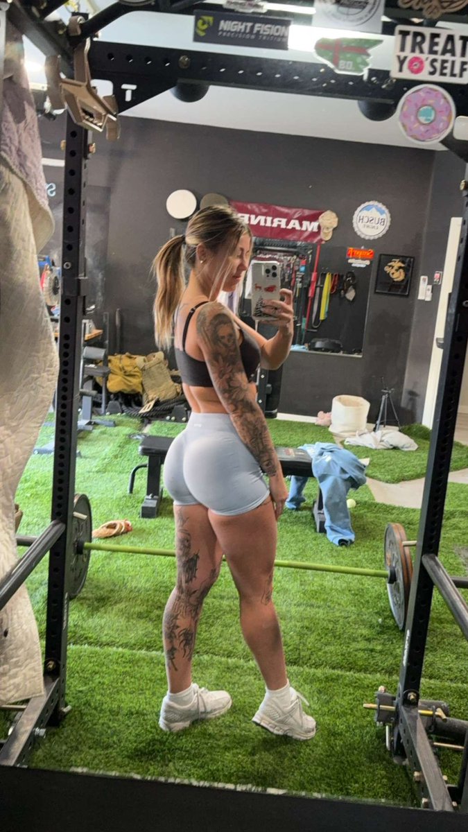 littlebuffbabe tweet media