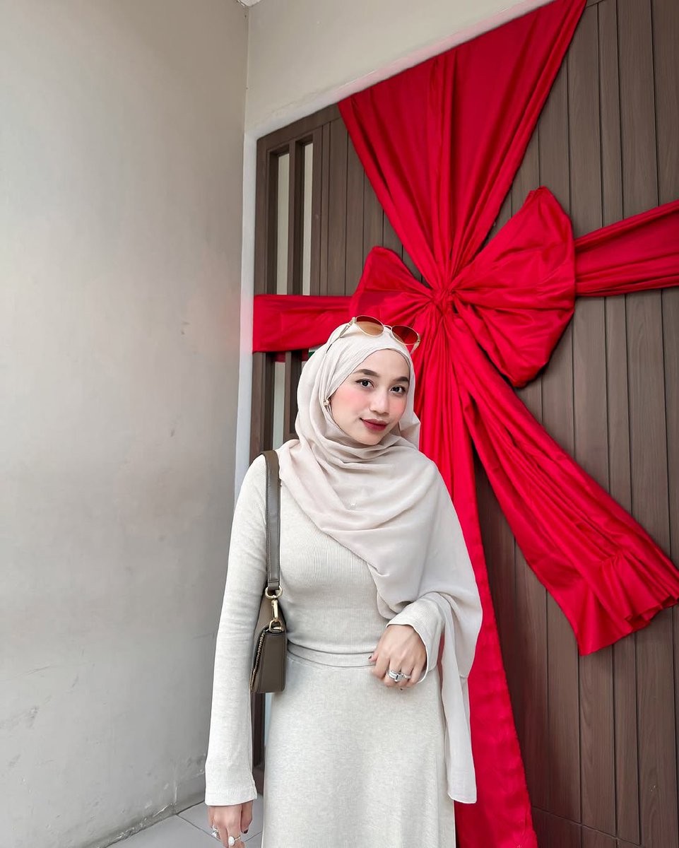 BanderCoco93514's tweet photo. Instagra: rinaahs 
#CewekSeksi #hijabers https://t.co/aLCZ4rHLvV