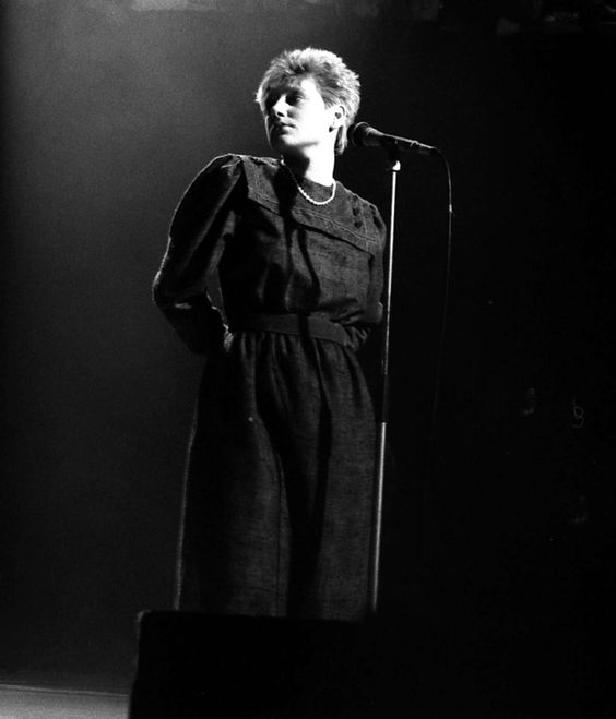 cocteauofficial's tweet photo. Elizabeth Fraser • Live at The Tube TV Studios • 13 January, 1984 •

Photo by Mick Mercer https://t.co/GWPfOxu3un