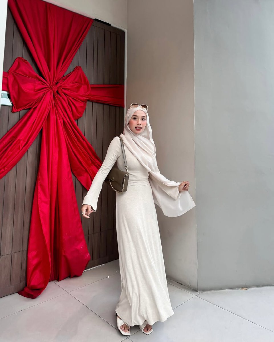BanderCoco93514's tweet photo. Instagram: rinaahs 
#CewekSeksi #SANGE_AAAAAAAAAA #hijabtobrut #hijabers https://t.co/F9eEoG97cl