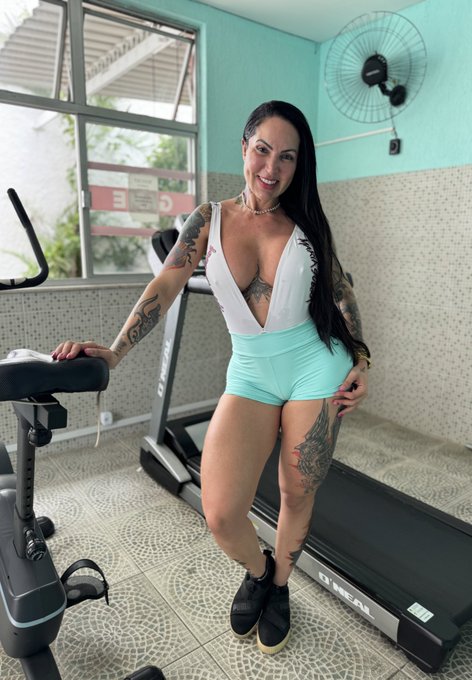 Watch Elisa Sanches's leaked NSFW photo on TwXstars