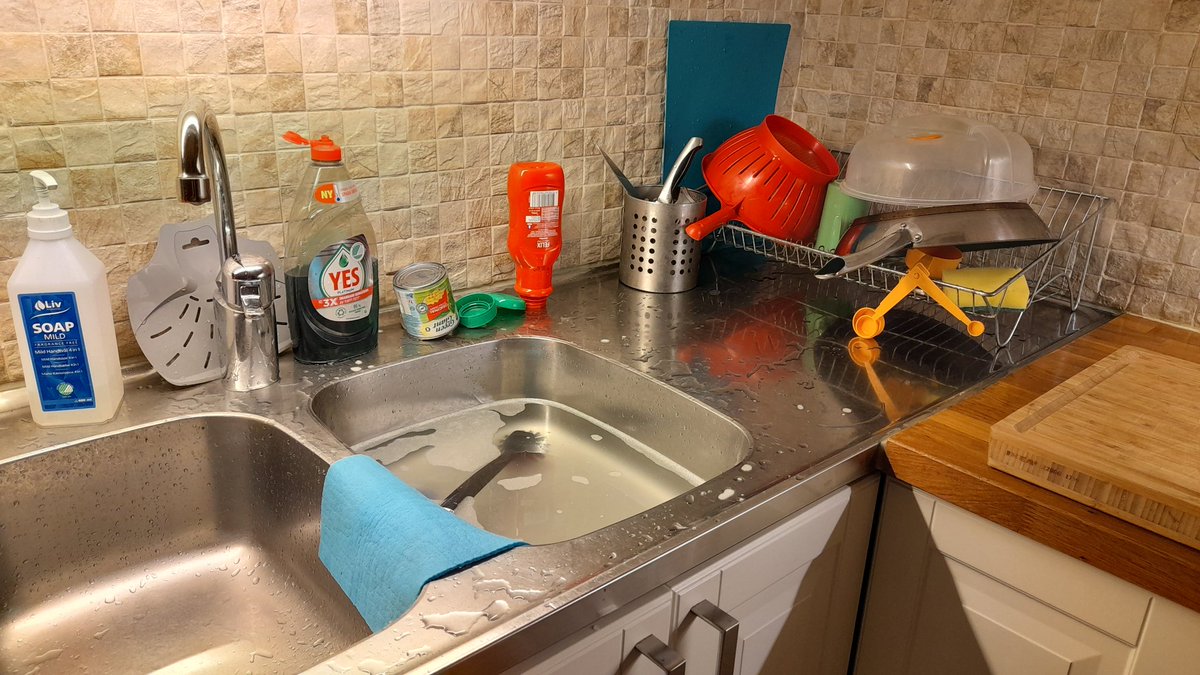 SwedishGamester's tweet photo. I have done the #DirtyDishes in my #childhoodhome many times before, but today it might've been for the very #LastTime. https://t.co/T9j3zvgz1v