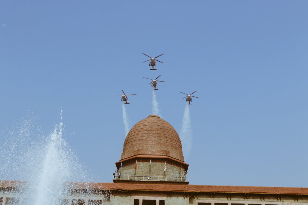 sarang_iaf's tweet image. Honoring the courage, dedication, and resilience of our future leaders on #NDA Day! 🇮🇳 Today, we celebrate the spirit of the National Defence Academy and the men and women who will go on to serve our nation with pride and courage.