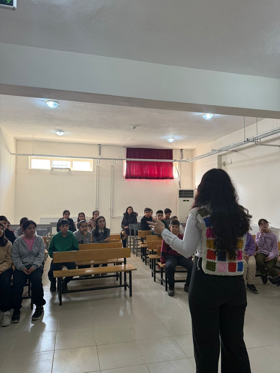 KargicakO's tweet photo. Dönem Sonu Faaliyet Haftası Etkinliklerinde "Kariyer Günleri" etkinliği gerçekleştirdik.Öğrencilerimize mesleklerinin zorluklarından ve güzelliklerinden bahseden Güzellik Uzmanı ve Hemşiremize teşekkür ederiz.
#MEBFestival 
@fazilet_durmus 
@MersinMEM 
@kltiinerolu 
@SilifkeArGe https://t.co/owBMUu9u3D