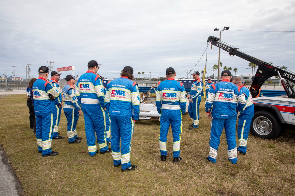 American Medical Response tweet media