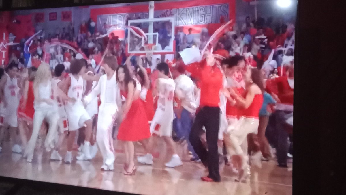 one__ni's tweet photo. On #NewYear2025 first movie 🍿📺🎬🥺🥺😍🤩 #hsm movie Start U new year feel nostalgia my middle school fav movie 🤧🥺🥺😭💔😥 now I'm adult https://t.co/S3UgwvYlxM