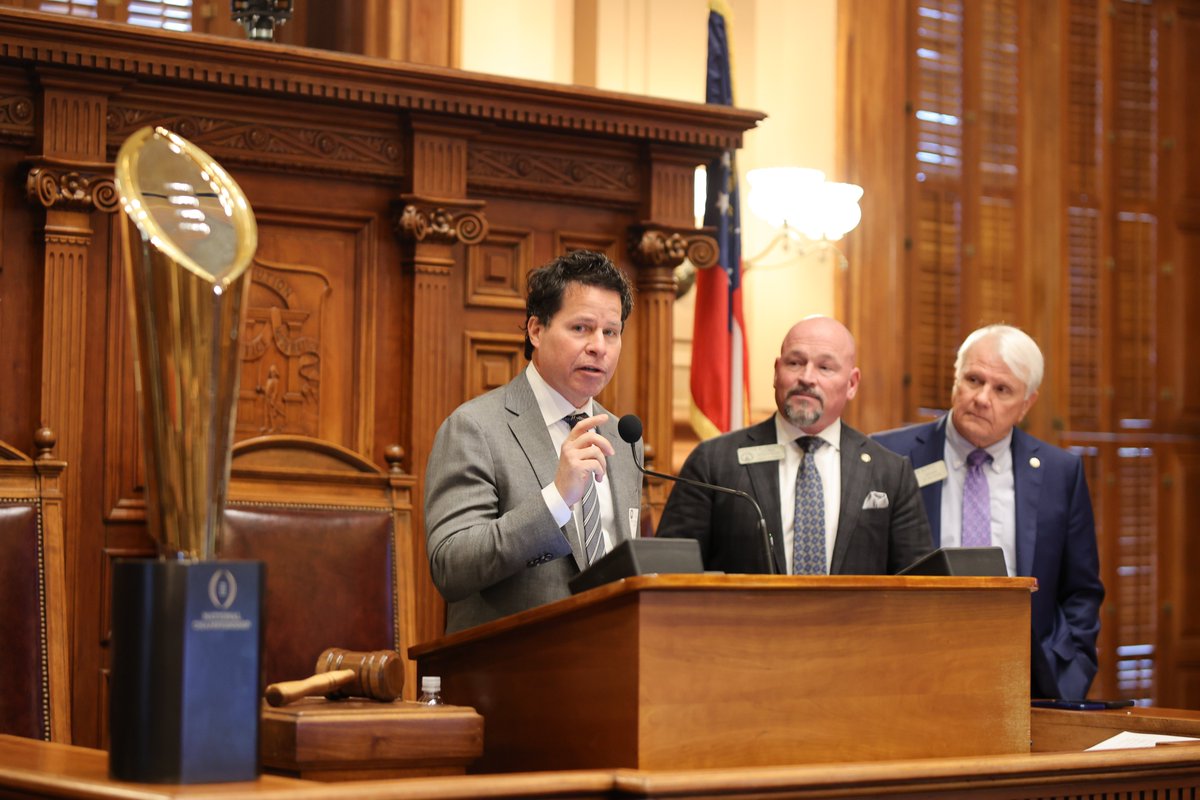 atlchamber's tweet photo. The 2025 CFP #NationalChampionship Trophy visited the GA State Capitol as Atlanta prepares to host this epic event on Jan. 20!
Thanks to @GovKemp, @LtGovJonesGA, @JonBurnsGA and the GA General Assembly for showcasing why Atlanta is the ultimate host city.
#CFBPlayoff https://t.co/aZ9zNe1qqT