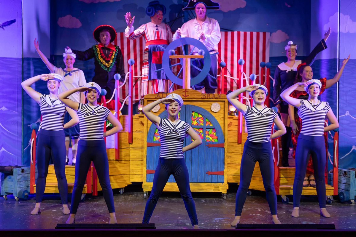 What a fantastic opening performance of Robinson Crusoe last night! 

We can’t wait to do it all again tonight - tickets are still available if you haven’t booked already.

You can buy your tickets at anytime using the link below👇🏻

kirktheatre.co.uk/events/robinso…

📸 <a href="/daveinyorkshire/">Dave</a>