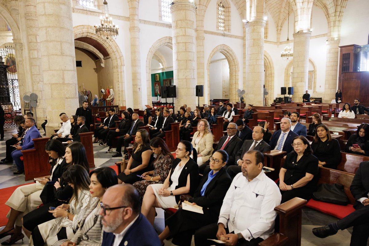 PCompetenciaRD's tweet photo. Agradecemos a todos los presentes por ser parte de este momento de reflexión y compromiso. Juntos sigamos trabajando por mercados justos y competitivos en beneficio de nuestra nación.

🇩🇴 #17AñosLey4201 #SomosProCompetencia 
#ProCompetenciaRD #CompromisoConLaCompetencia https://t.co/n46L4VRWRP