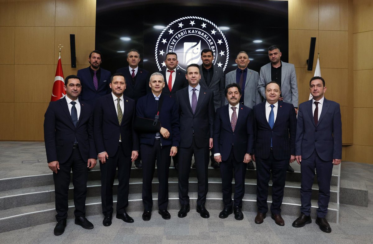 KaramanValiligi's tweet photo. 📍Enerji ve Tabii Kaynaklar Bakanlığı

Valimiz Mehmet Fatih Çiçekli, AK Parti Karaman Milletvekilleri Av. Selman Oğuzhan Eser ve Osman Sağlam, İl Genel Meclisi Başkanı Tamer Yıldızbaş ile Başyayla ve Kazımkarabekir Belediye Başkanlarıyla birlikte, Enerji ve Tabii Kaynaklar Bakanı Alparslan Bayraktar’ı ziyaret etti.
@OSMANSAGLAM70 
@avSelmanEser
