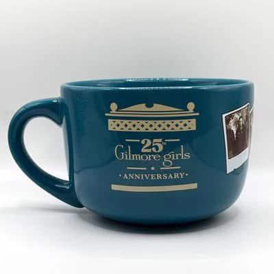 ScottyPsBigMug's tweet photo. 30% off Pumpkin Spice & Sugar Cookie while supplies last!
☕️
Grab some #LukesDiner Blend, #StarsHollow Hazelnut, #DragonflyInn Blend, or Luke’s #HotChocolate!
☕️
NEW #GILMOREGIRLS 25th ANNIVERSARY MUGS! FREE SHIPPING ON ORDERS OF $75!
https://t.co/rbooH9pG7z @ScottGPatterson https://t.co/13sKxi88FB