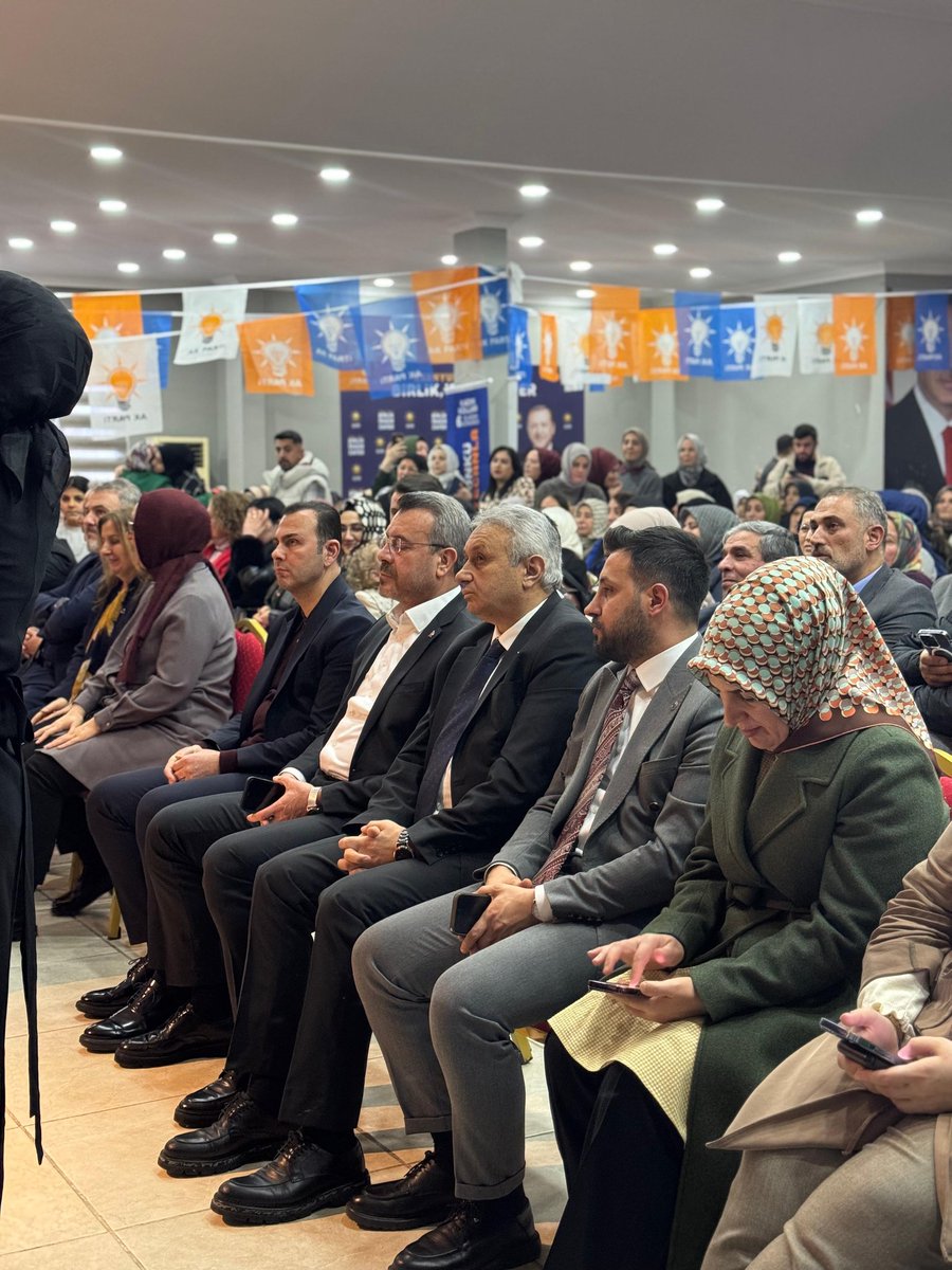 akgencesenyurtt's tweet photo. Esenyurt İlçe Kadın Kollarımızın 6. Olağan Kongresini büyük bir coşkuyla İlçe Başkanlığımız da gerçekleştirdik.

Yeniden İlçe Kadın Kolları Başkanı olarak seçilen Sayın @YldrmHarika' ü tebrik eder, yeni dönemde ekibine ve kendisine başarılar dileriz.

Hayırlı uğurlu olsun. https://t.co/am6wE5V0ry