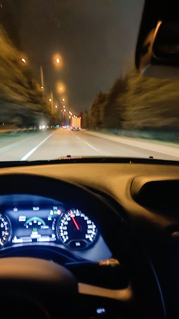 Akşam akşam İstanbul İzmir arası Mustafa Sandal dinlettiren hayat bize neler yapmaz..