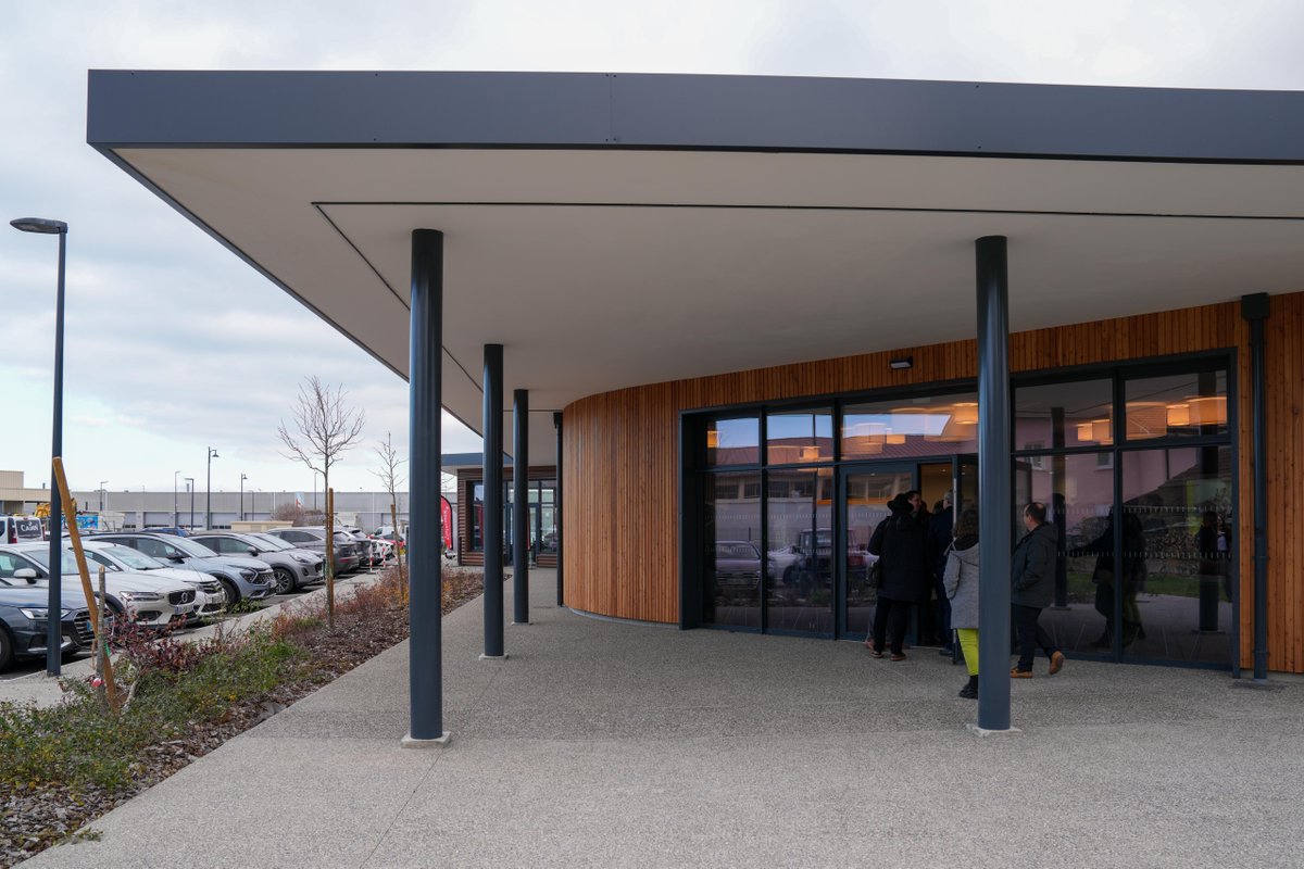 🤝 | Thonon-les-Bains : 𝐥’𝐄𝐒𝐀𝐓 « 𝐋𝐞 𝐂𝐡𝐚𝐦𝐩 𝐃𝐮𝐧𝐚𝐧𝐝 » 𝐚 𝐞́𝐭𝐞́ 𝐢𝐧𝐚𝐮𝐠𝐮𝐫𝐞́ !

👉 Le #CD74 a soutenu ce projet à hauteur de 600 000 €.

+ d'infos 📲 hautesavoie.fr/inauguration-d…