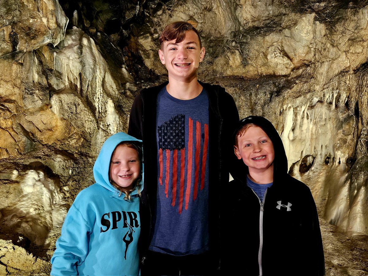teamfoster_4's tweet photo. Love these three! 😍
Penn's Cave - 2024 https://t.co/AqBDkFJKvz