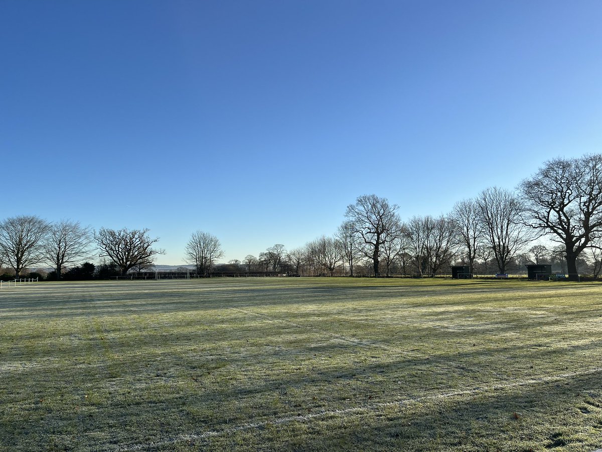ChesterTours's tweet photo. A beautiful, clear and frosty start to the day this morning in #Chester and #Christleton. https://t.co/pyDyTprxn9