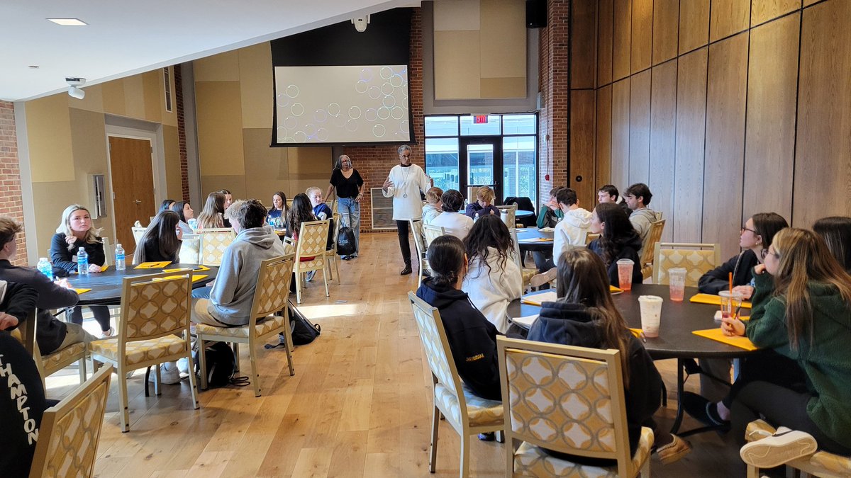 3rd &amp; final day of <a href="/AthletesHelpin1/">Athletes Helping Athletes</a> high school student athlete leadership conference <a href="/AdelphiU/">Adelphi University</a>. Trainers incl former pro tennis players <a href="/LeslieTweets81/">Leslie Allen</a> &amp; @kylecmuse 🎾🏆

500 young athletes worked w/ pros to craft sportsmanship &amp; civility messages to share w/ younger students.