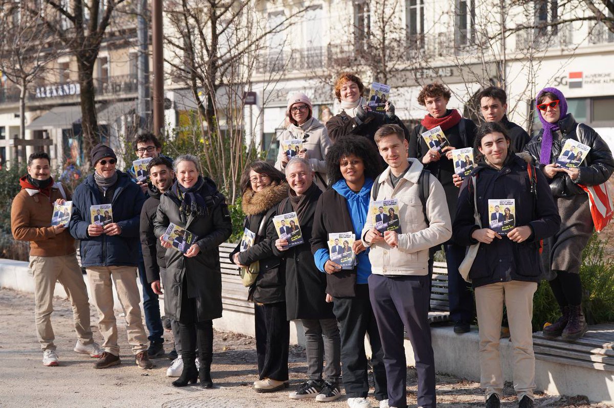 Un grand merci à <a href="/CastetsLucie/">Lucie Castets</a> pour son engagement en faveur de nos services publics. 

Ensemble, à Grenoble et Meylan, nous avons parcouru la circonscription, soutenu les AESH et mobilisé nos concitoyens. N’oubliez pas de voter ce dimanche !