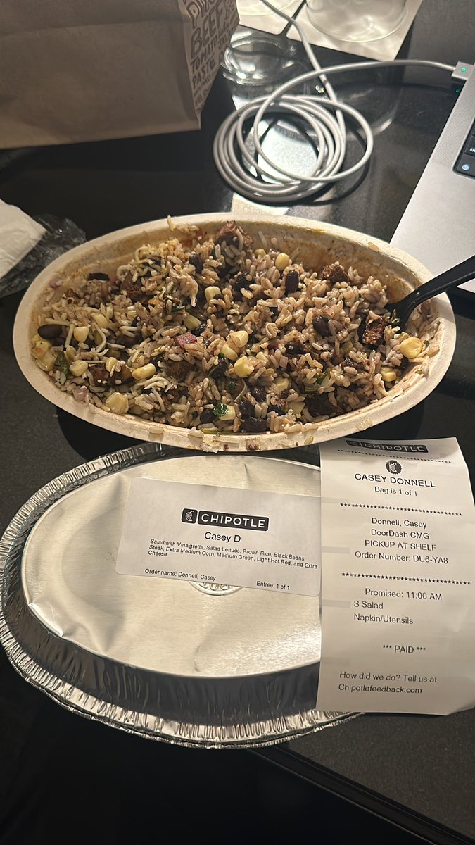 CaseyDonnell165's tweet photo. I don’t think this qualifies as a Salad Bowl, especially given it doesn’t actually have ANY lettuce. @ChipotleTweets #Ummm #SMH https://t.co/a7WfYZHoj3