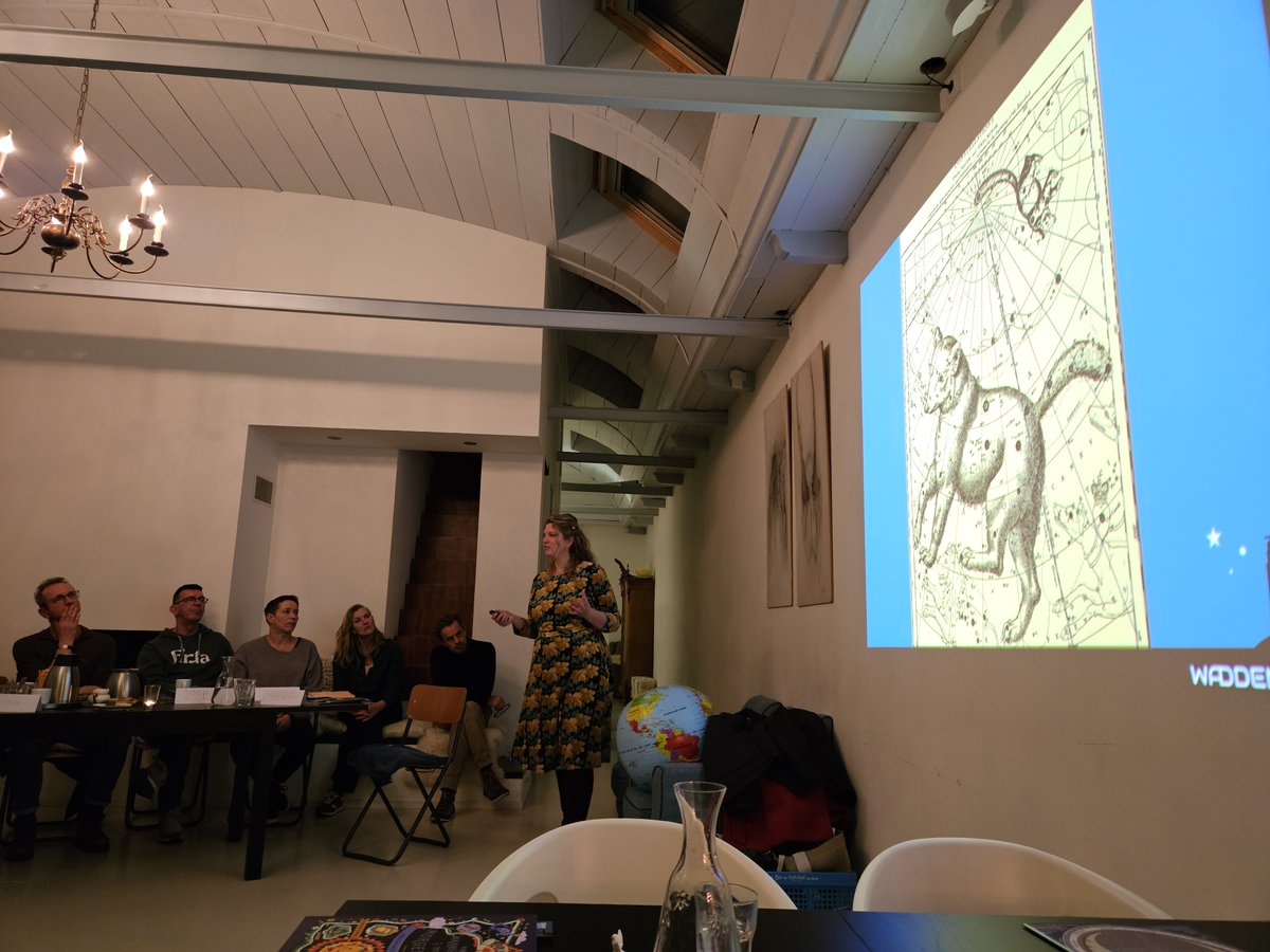 waddensky_nl's tweet photo. Dinsdagavond verzorgden @marijemazereeuw en ik de eerste avond van de #cursus Sterrenkijken voor iedereen! Een heerlijk enthousiaste groep van 21 deelnemers boog zich over de #planisfeer, leerde de #Poolster vinden en maakte kennis met de #sterrenbeelden van de winter. https://t.co/KhFXiv9NMf