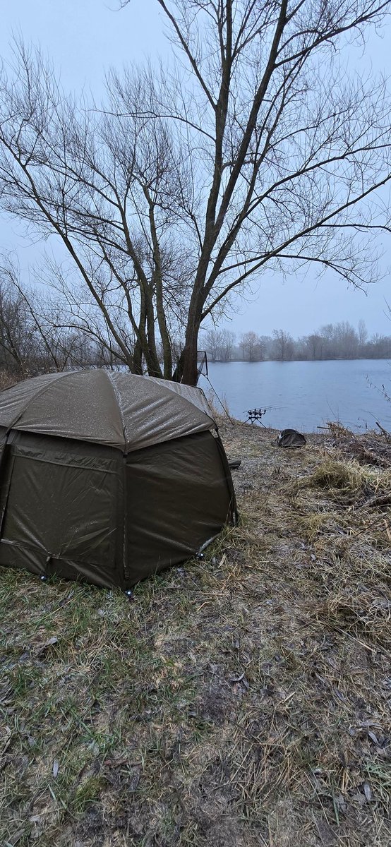 SmithSmith765's tweet photo. Lake all on your own winter carp fishing #fishinglife #carp #carpfishing #karpfenangeln #fishing #fishinglife #catch #catchandrelease https://t.co/nTSQmDtkN2