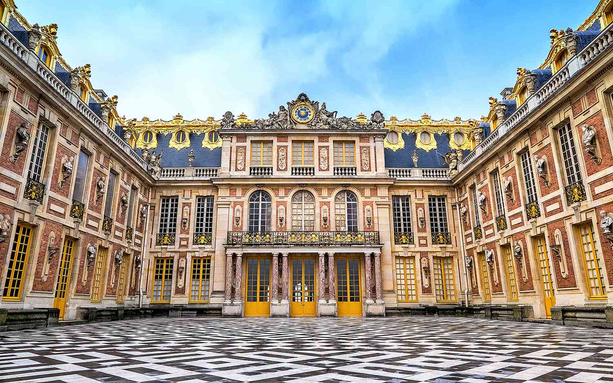 BrunchByFidel's tweet photo. We have TWO separate events planned, but the catch is you won't know what they are until you RSVP. 👀

What we can tell you is: one is on the 13th at a venue near the conference in Paris, the other is on the 14th at a venue in Versailles (we'll provide the transportation).

🧵⬇️ https://t.co/oaH769Y4U0