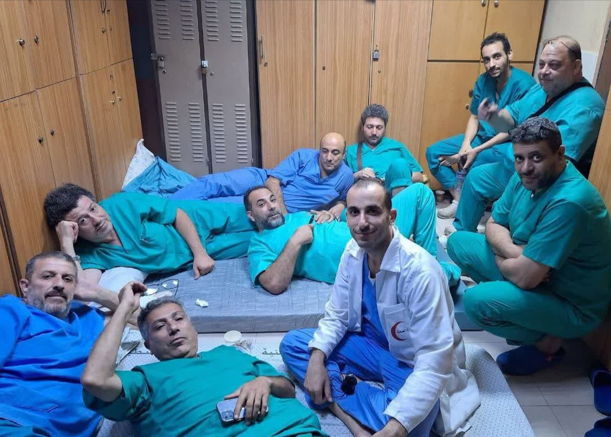 seyedezahra65's tweet photo. عرض خداقوت داریم خدمت کادر درمانی غزه، بعد از گذشت یک سالِ سخت،
بالاخره پزشکان غزه در حال استراحت هستند. https://t.co/o8l67qJekC