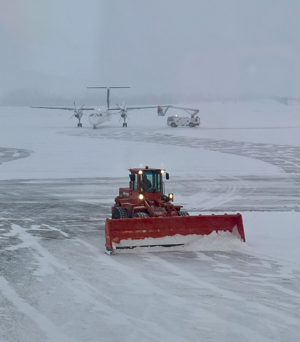 Please be reminded be to check your flight status before coming to the airport. Weather conditions have impacted several flights. Contact your airline directly. 

Thank you to our Maintenance and Facilities teams for working hard to keep our grounds and surfaces clear. #FlyYMM