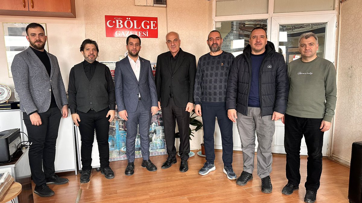 Türk Kızılay Kütahya Şube Başkanı Kazım İkbal Gümüş ve Yönetim Kurulu 10 Ocak Çalışan Gazeteciler Günü dolayısıyla Kütahya Gazeteciler Birliği’ni ziyaret etti. 

#10OcakÇalışanGazetecilerGünü
#GazetecilerGünü
#KütahyaGazetecilerBirliği
#Kütahya
#türkkızılay