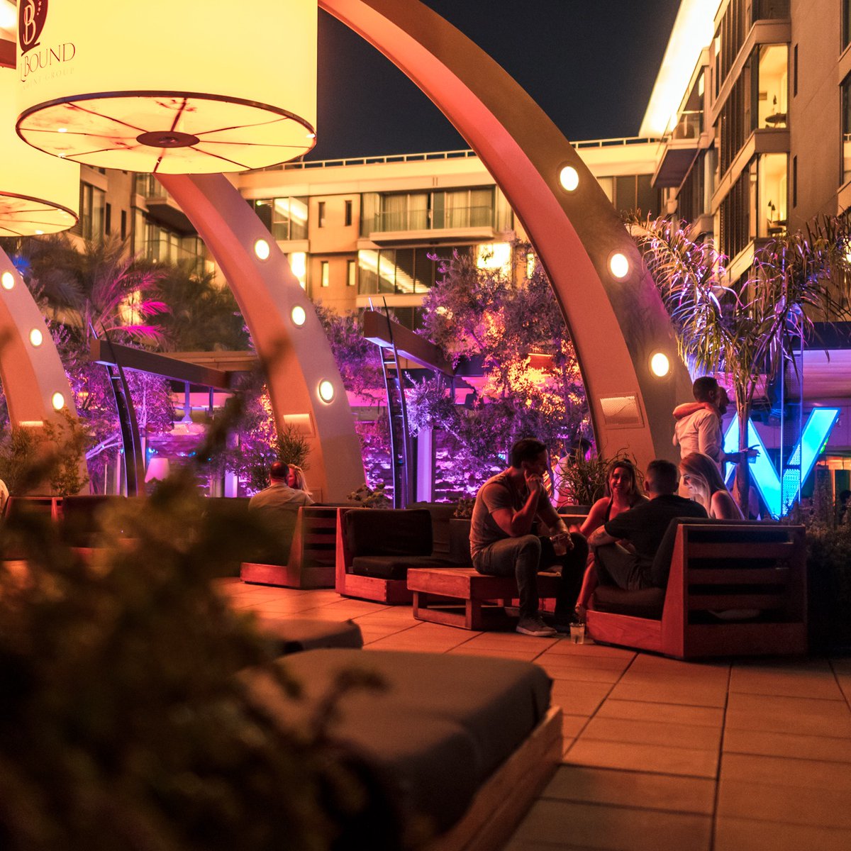 Discover where luxury meets leisure at Cottontail Lounge. Hop into the weekend early at with our Extended Happy Hour from 4PM-10PM. For VIP table reservations text 602.405.0099 or email vip@spellboundeg.com
#wscottsdale #cottontaillounge #scottsdalehappyhour